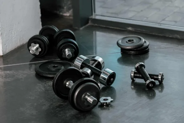 selective-focus-of-iron-dumbbells-on-floor-at-gym-2026-01-05-23-41-04-utc1-69972be09f021