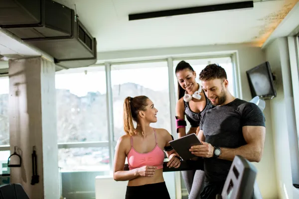 young-women-discussing-workout-progress-with-fitne-2026-01-09-00-11-32-utc1-699729dc1a8b6